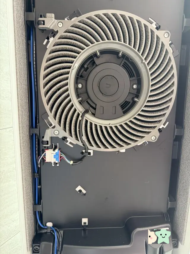 위쪽 원형 팬의 앞면입니다
