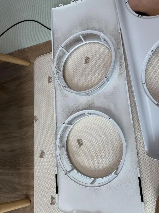 전면 격자와 테두리의 앞뒤 모습입니다
