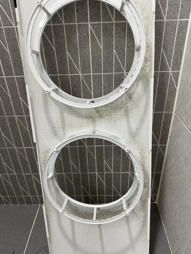 욕실로 옮긴 전면 격자입니다
