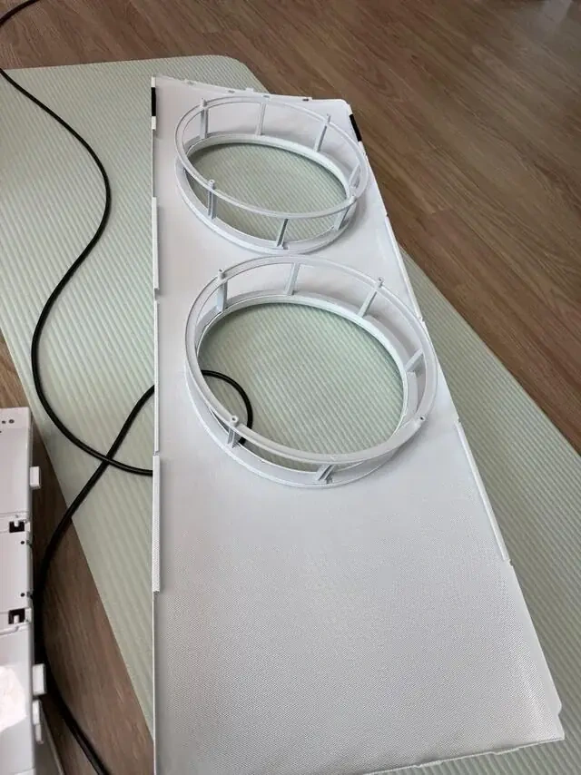 거실로 옮겨 둔 외장 패널입니다
